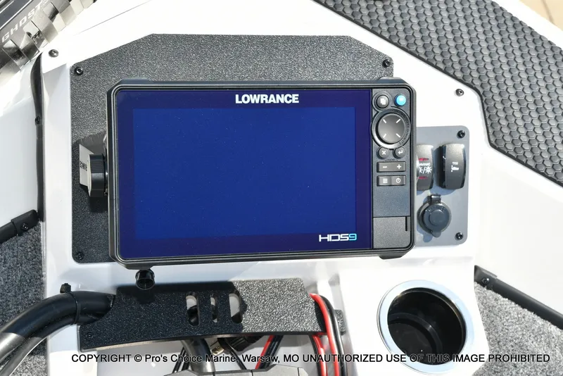 Slide: The Image of A Lowrance HDS9 fishfinder is mounted on the dashboard of a Ranger RT198P boat. - 20