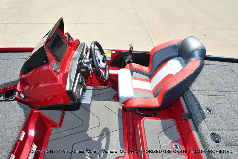 Slide: The Image of The image shows the cockpit of a Nitro Z20 XL Pro boat with a modern helm and cushioned seat. - 31