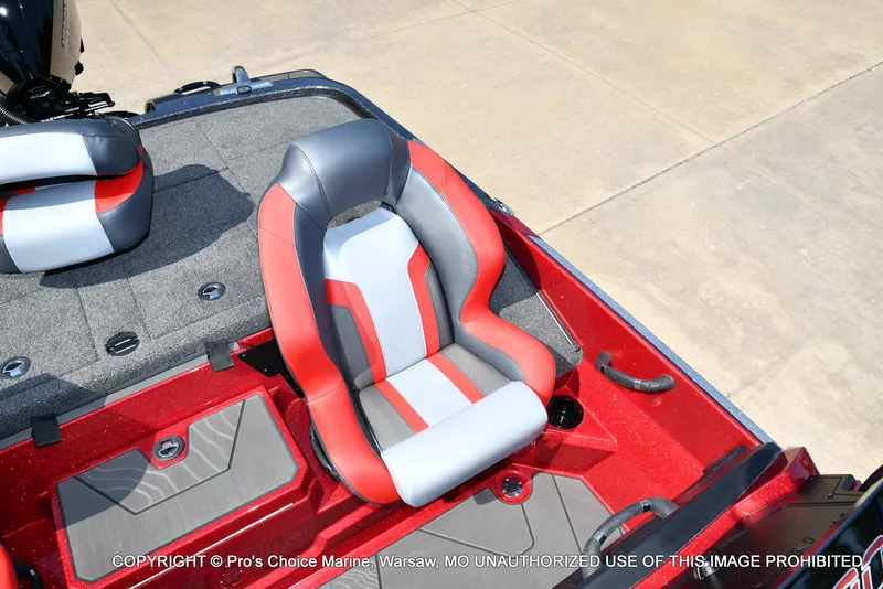 Slide: The Image of The 2027 Nitro Z20 XL Pro features a modern seat with gray and red accents. - 40