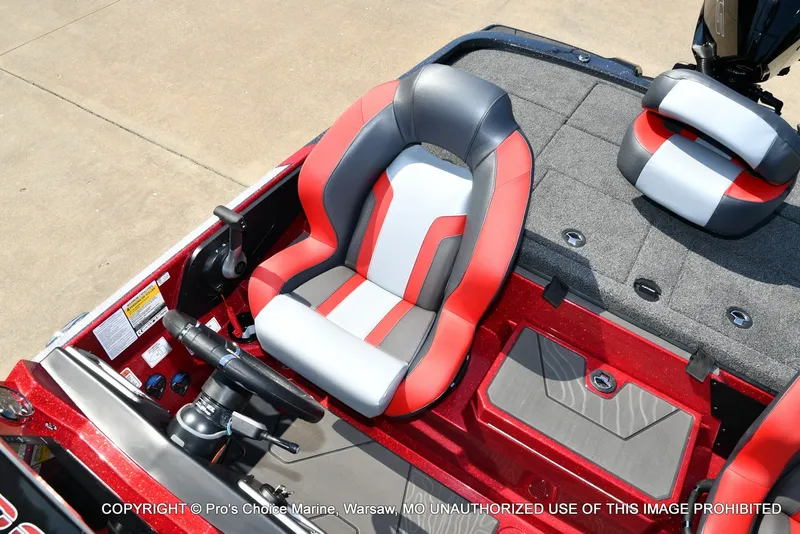 Slide: The Image of The 2027 Nitro Z20 XL Pro features a modern seat in red, gray, and white. - 39