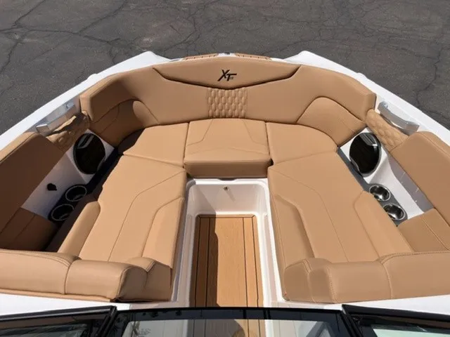 Slide: The Image of MasterCraft XT22 2027 - 20