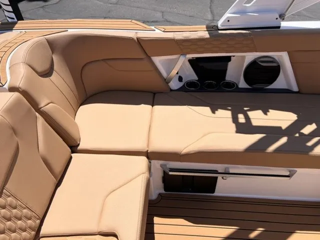 Slide: The Image of MasterCraft XT22 2027 - 14
