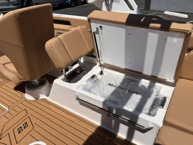 Slide: The Image of MasterCraft XT22 2027 - 17
