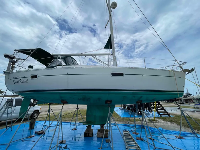 Slide: The Image of Beneteau 361 2004 - 95