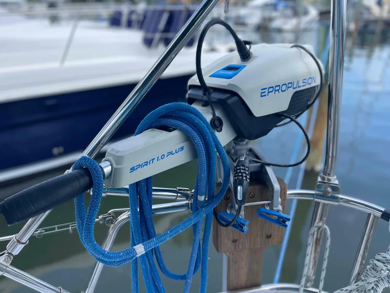 Slide: The Image of Beneteau 361 2004 - 77