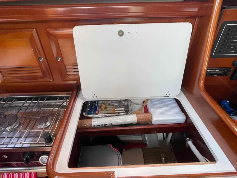 Slide: The Image of Beneteau 361 2004 - 64