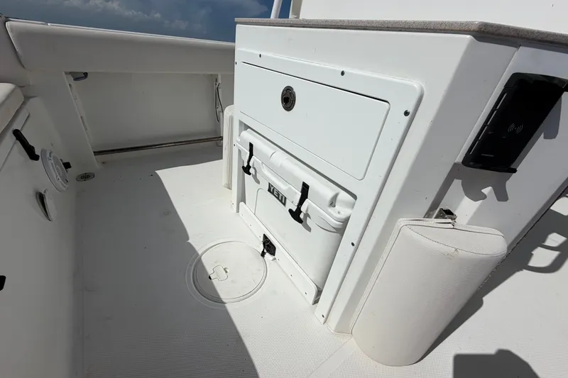 Slide: The Image of 2022 Sea Hunt Ultra 239SE boat interior with storage compartment and Yeti cooler. - 42