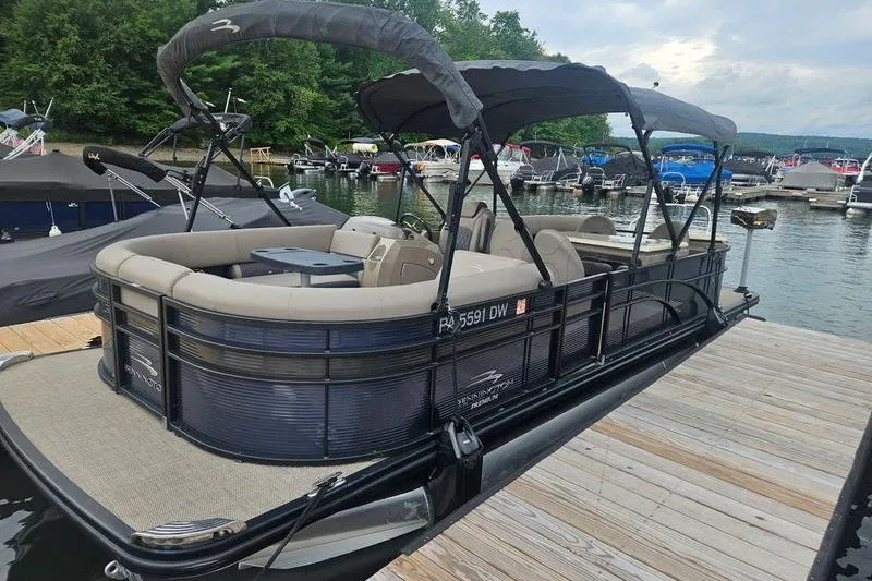 The Image of 2019 Bennington SX 23 SPDXP pontoon boat docked at a marina. - 0