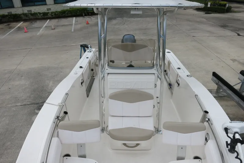 Slide: The Image of 2019 Robalo R200 Center Console boat with seating and console view. - 16