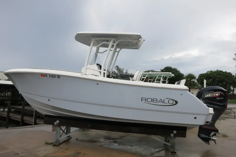 The Image of 2022 Robalo R230 Center Console boat on display, featuring Yamaha engine. - 0