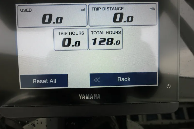 Slide: The Image of Yamaha display showing trip data: 0 gallons used, 0 miles, 128 total hours. Robalo R230. - 14