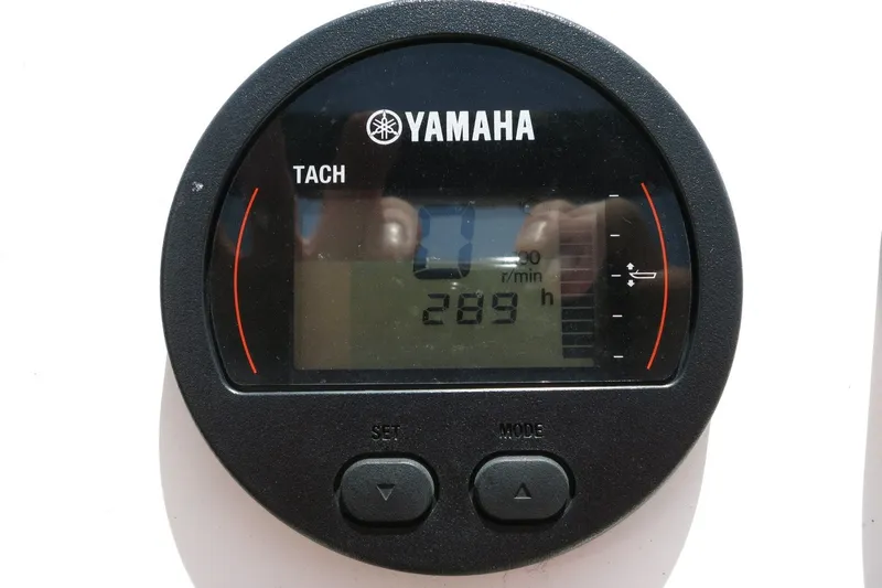 Slide: The Image of Yamaha tachometer displaying 289 hours on a 2016 Key West 1720 Center Console boat. - 35