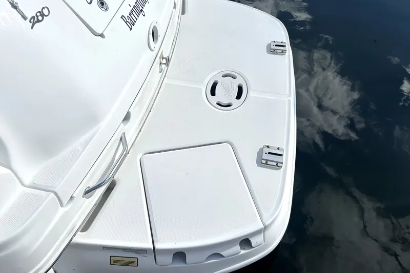 Slide: The Image of 2006 Sea Ray Sundancer 280 swim platform on calm water. - 10