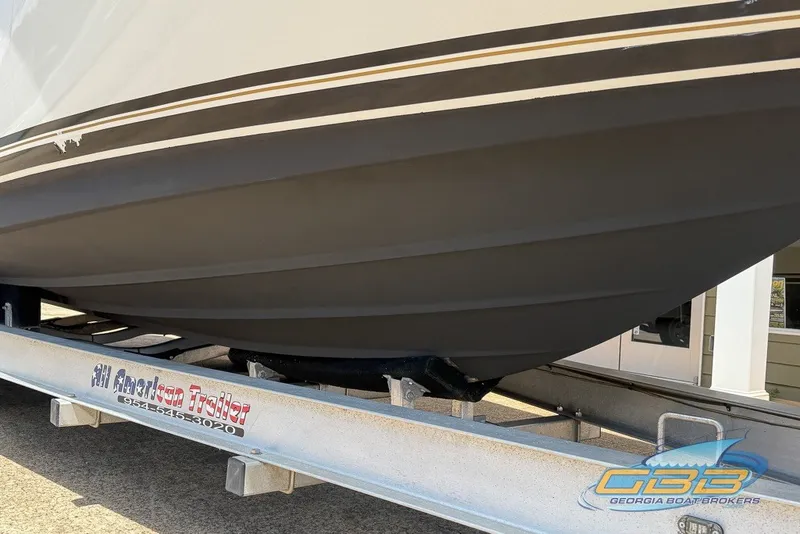 Slide: The Image of 2000 Sea Ray Sundancer 260 boat hull on trailer, displayed by Georgia Boat Brokers. - 29