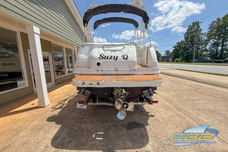 Slide: The Image of 2000 Sea Ray Sundancer 260 boat at Georgia Boat Brokers dealership. - 32