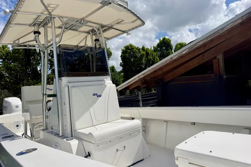 Slide: The Image of 2001 SeaVee 290B boat with T-top, white seating, and Suzuki outboard motor. - 15