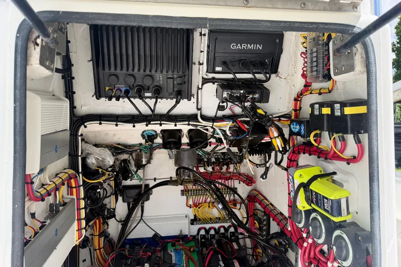 Slide: The Image of Electrical system of a 2001 SeaVee 290B boat with Garmin equipment. - 16