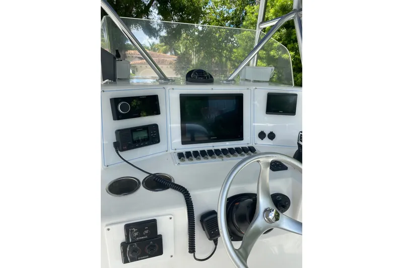 Slide: The Image of Center console of a 2000 Ocean Runner 27 boat with navigation equipment. - 3