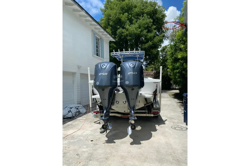Slide: The Image of Twin Yamaha 250 engines on a 2000 Ocean Runner 27 boat in driveway. - 6