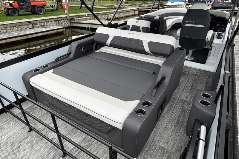 Slide: The Image of 2026 Viaggio Diamante S 26 boat interior with luxurious seating and modern design. - 20