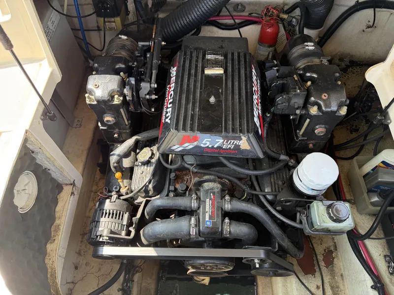 Slide: The Image of A 5.7-liter engine inside a 2000 Sea Ray 240 Sundeck boat. - 10