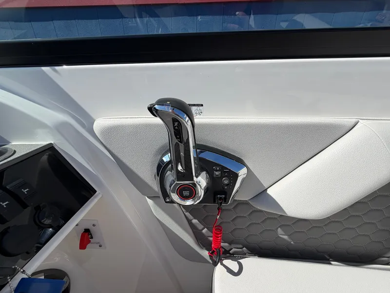 Slide: The Image of Close-up of the throttle lever on a 2025 Sea Ray SDX 290. - 42
