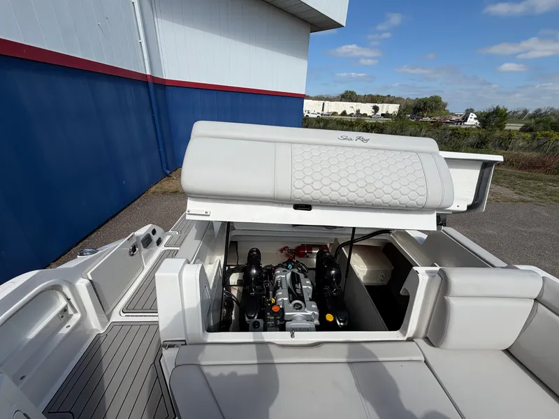 Slide: The Image of Sea Ray SDX 290 2025 - 58