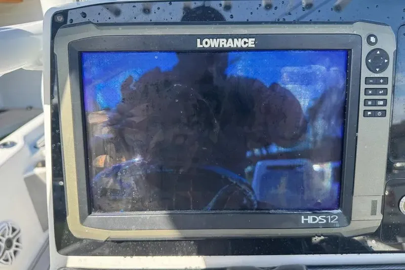 Slide: The Image of Lowrance HDS12 display on 2018 Blue Wave 2400 PureBay boat dashboard. - 44