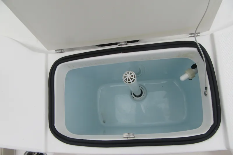 Slide: The Image of Livewell in 2018 Robalo R180 Center Console boat, open lid view. - 18