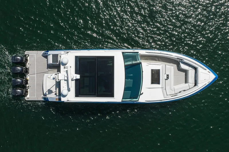 Slide: The Image of Overhead view of 2019 Formula 430 Super Sport Crossover boat on water. - 77