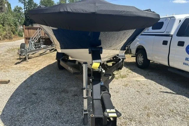 Slide: The Image of Covered 2018 Sea Ray SPX 190 boat on trailer, parked outdoors. - 16
