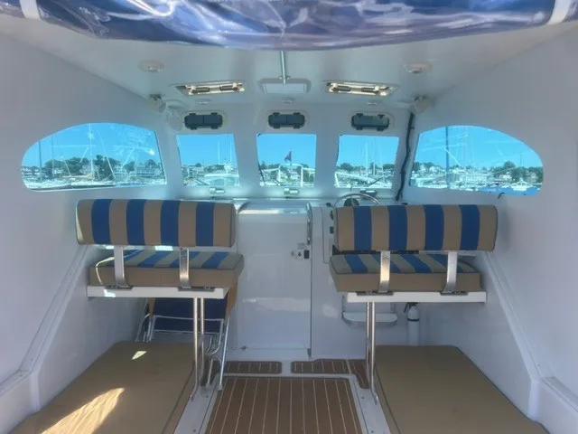 Slide: The Image of Mainship Pilot 30 Sedan 1999 - 10