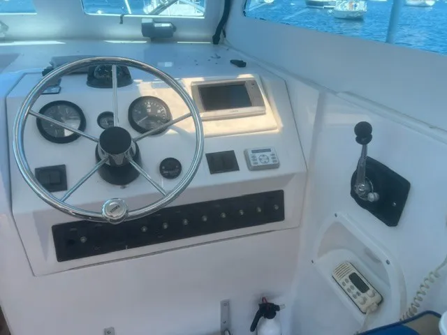 Slide: The Image of Mainship Pilot 30 Sedan 1999 - 13