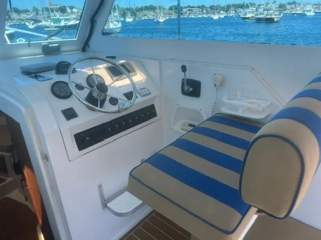 Slide: The Image of Mainship Pilot 30 Sedan 1999 - 11