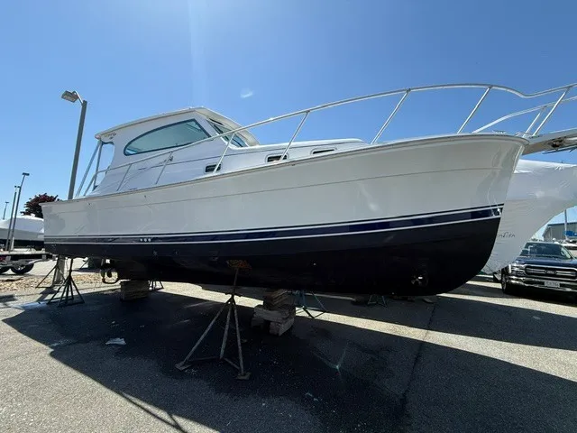 Slide: The Image of Mainship Pilot 30 Sedan 1999 - 2