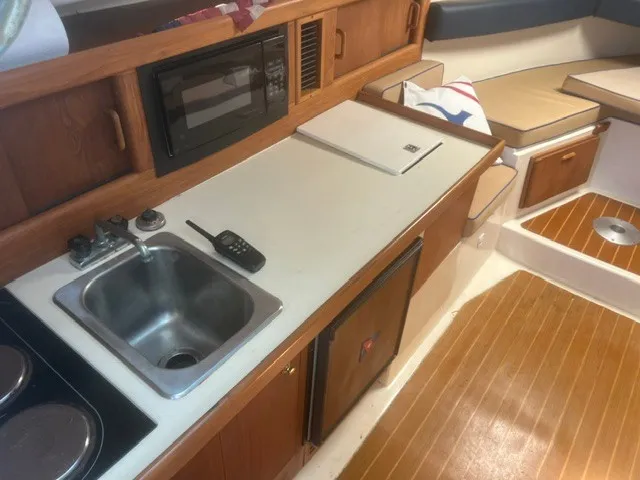 Slide: The Image of Mainship Pilot 30 Sedan 1999 - 15