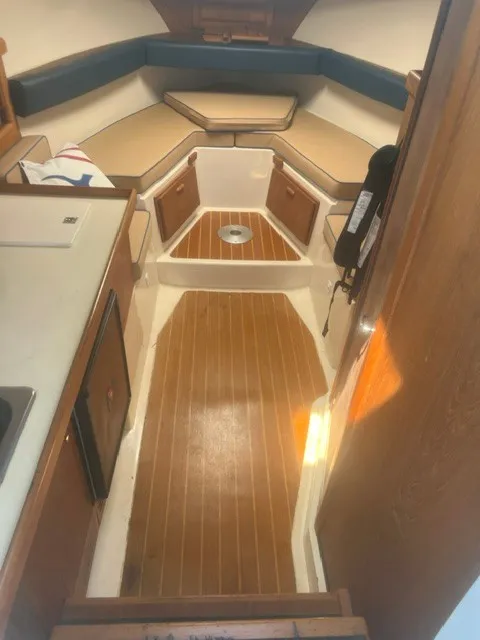 Slide: The Image of Mainship Pilot 30 Sedan 1999 - 14
