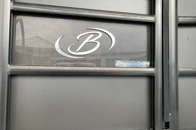 Slide: The Image of 2022 Barletta LUSSO 25U boat gate with logo and "doggiedockview" text. - 33
