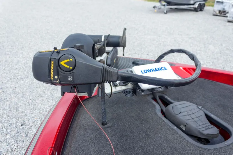 Slide: The Image of 2009 Ranger Z520 Comanche boat with Lowrance and Minn Kota trolling motor. - 16