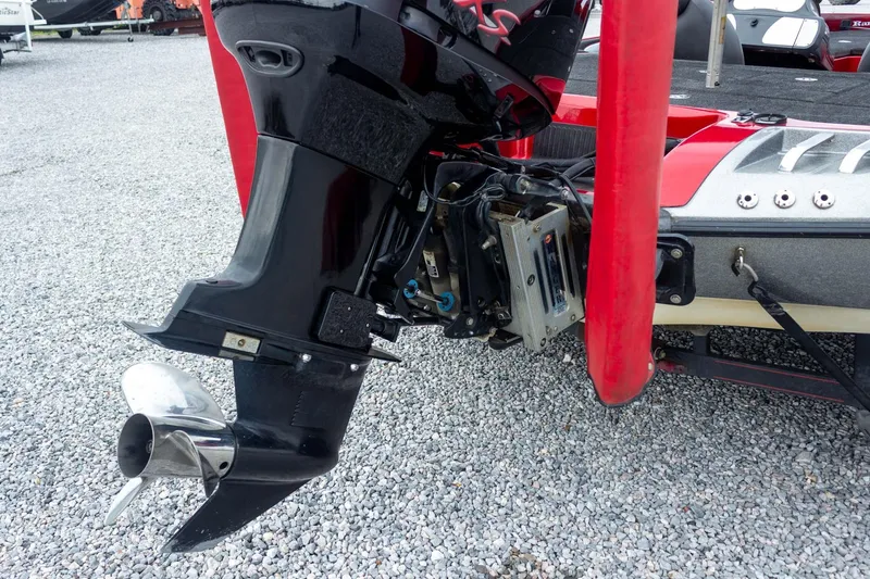 Slide: The Image of 2009 Ranger Z520 Comanche boat motor and propeller on gravel surface. - 22