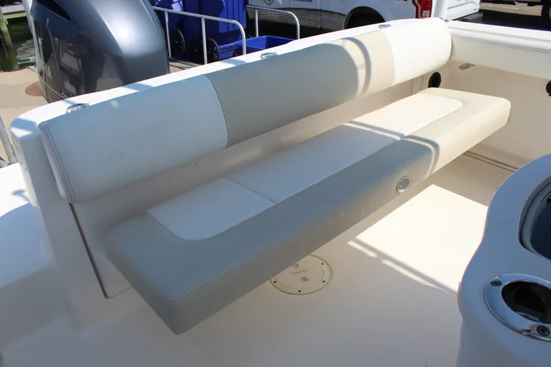 Slide: The Image of The 2015 Robalo R222 Center Console features a cushioned bench seat in the rear area. - 9