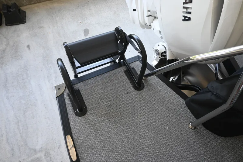 Slide: The Image of The 2027 Evotti 521QL features a swim platform with a foldable ladder and a Yamaha engine. - 16
