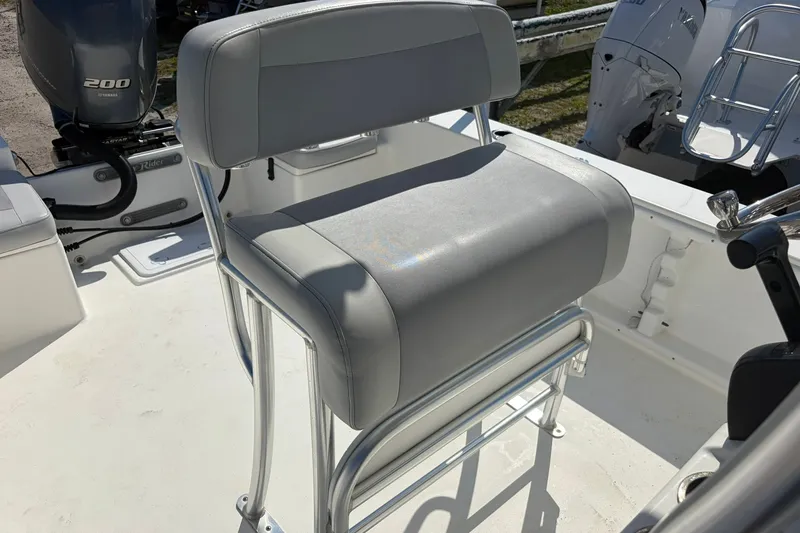 Slide: The Image of 2021 KenCraft BAYRIDER 2260FS boat seat with Yamaha 200 engine in background. - 23