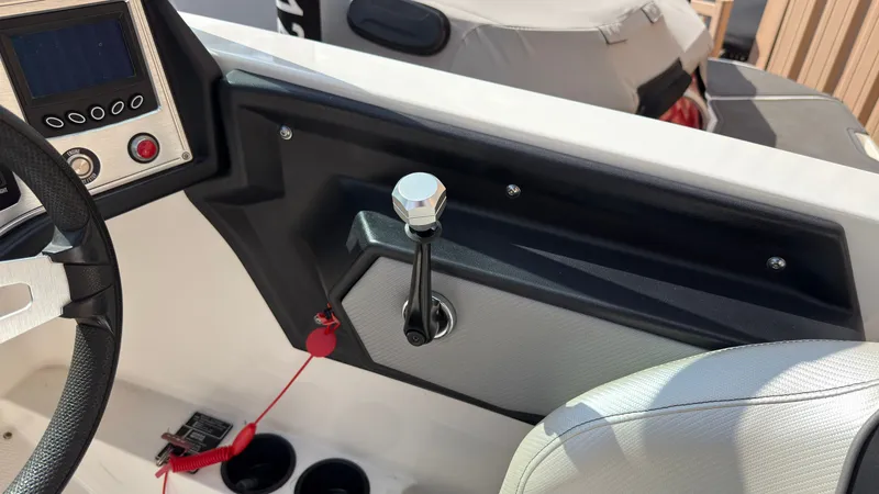 Slide: The Image of MasterCraft NXT22 2016 - 32