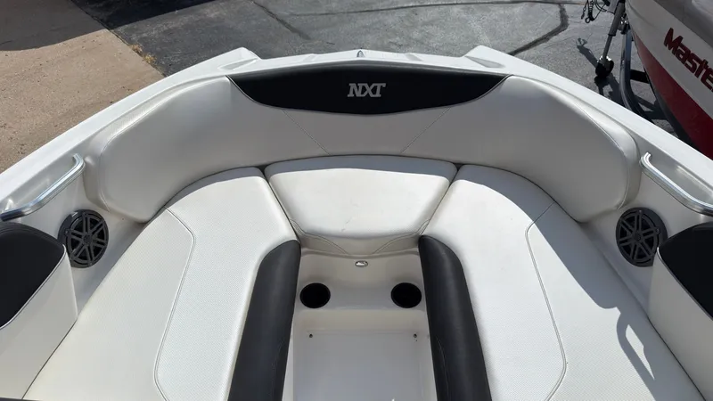 Slide: The Image of MasterCraft NXT22 2016 - 34