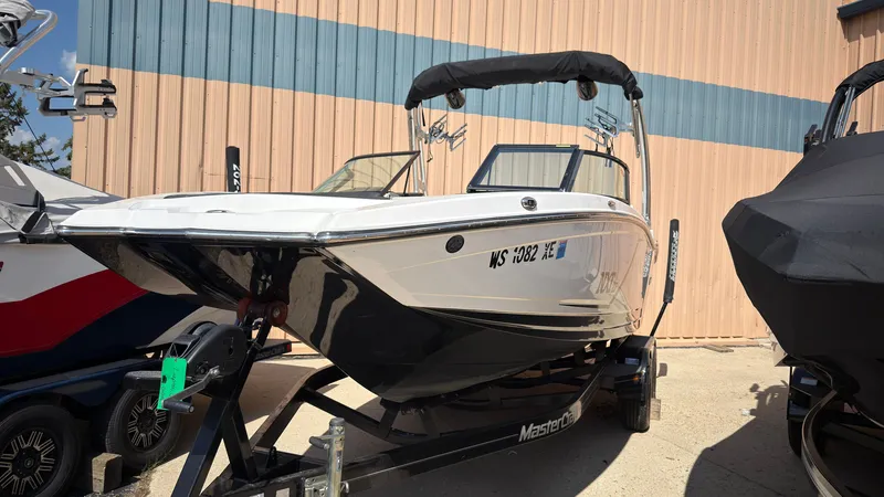 Slide: The Image of MasterCraft NXT22 2016 - 3