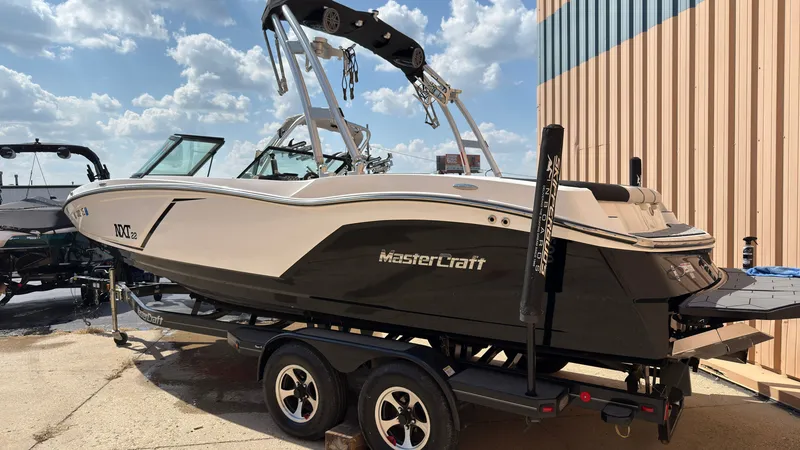 Slide: The Image of MasterCraft NXT22 2016 - 2