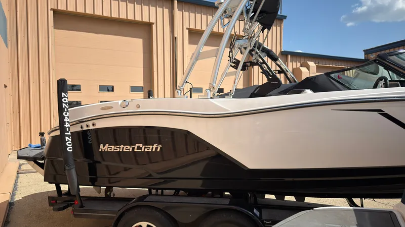 Slide: The Image of MasterCraft NXT22 2016 - 9