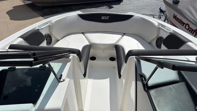 Slide: The Image of MasterCraft NXT22 2016 - 33