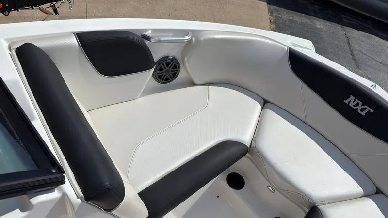 Slide: The Image of MasterCraft NXT22 2016 - 35